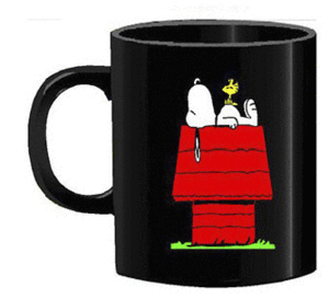 MUG RELIEVE SNOOPY (CASA ROJA)