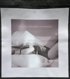 TOTEBAG NEGRA TAYLOR SWIFT THE TORTURED POETS