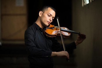 12:00 m. DÚO DE VIOLINES