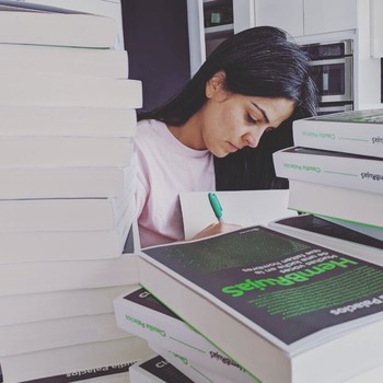 6:30 p.m. CLAUDIA PALACIOS Firma de libros 